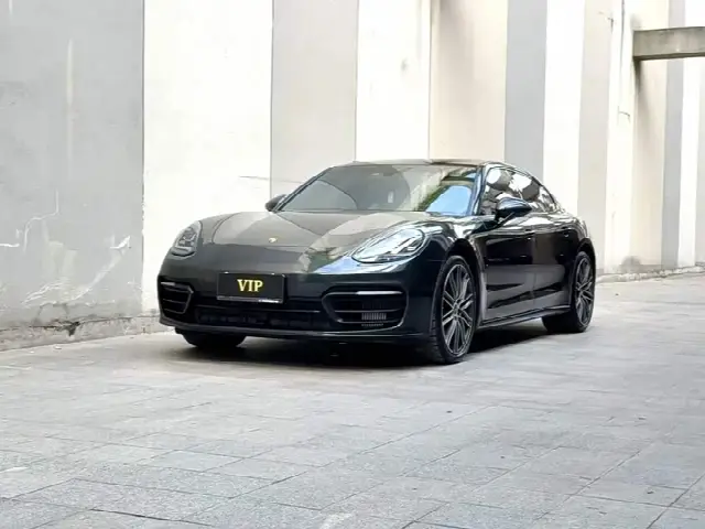 Porsche Panamera 2023, 40 000 км