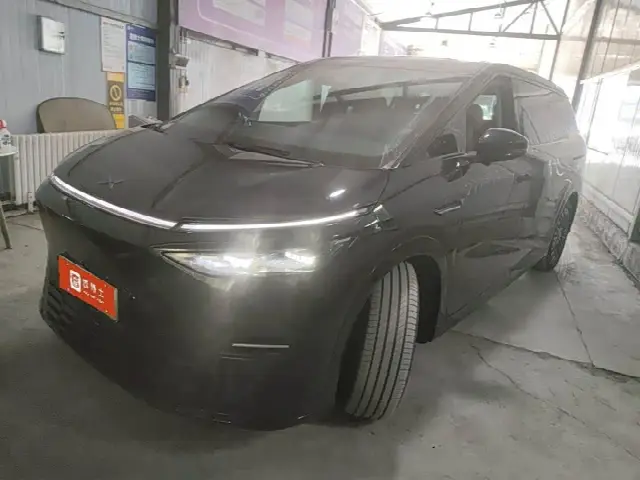 XPeng X9 2025, 27 000 км
