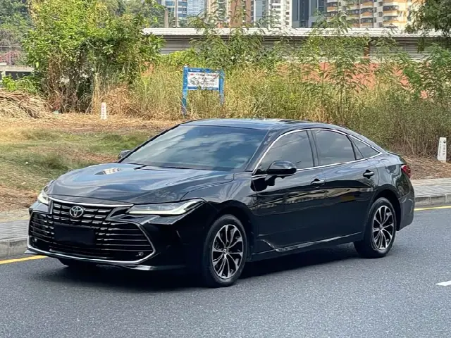 Toyota Avalon 2023, 30 000 км