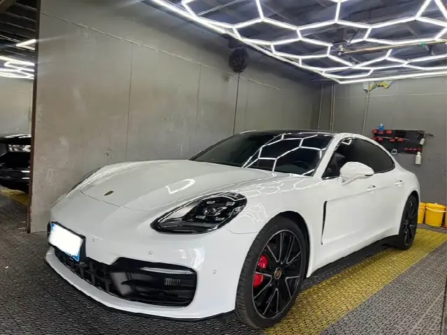 Porsche Panamera 2023, 5 610 км