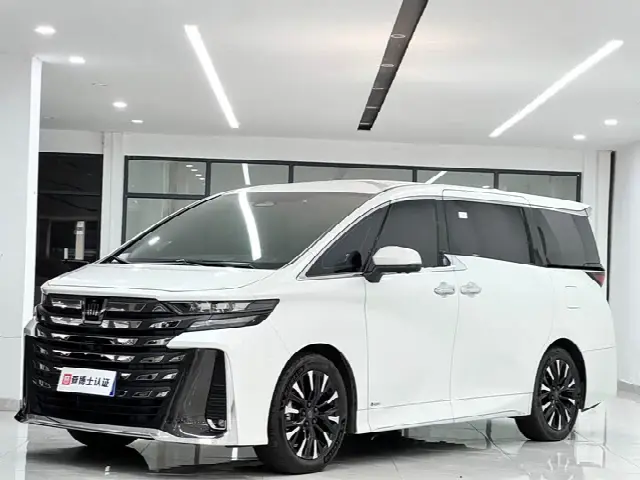 Toyota Vellfire 2024, 12 000 км