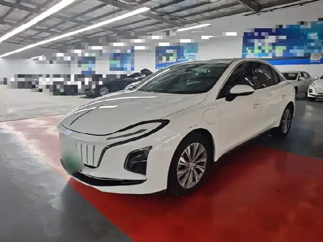Hongqi E-QM5 2024, 30 900 км