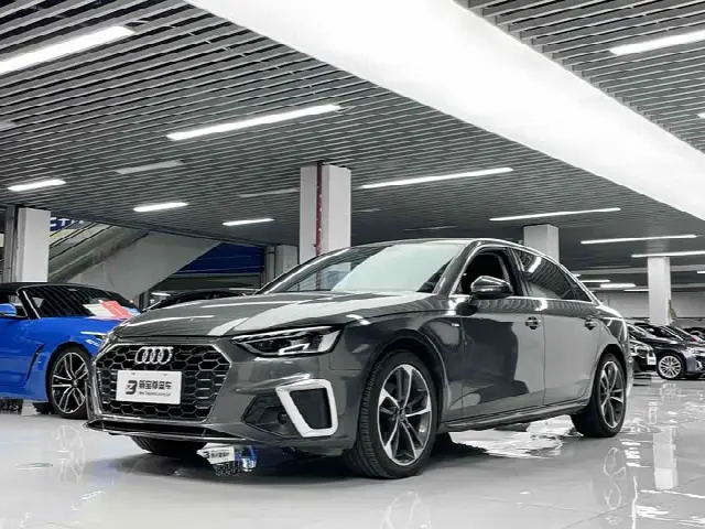 Audi A4L 2023, 78 000 км