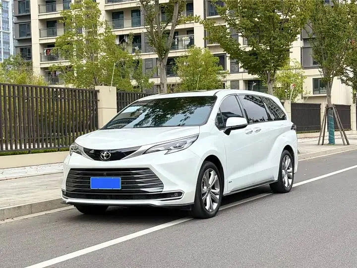 Toyota Sienna 2024, арт. CN-1785432 — фото 1