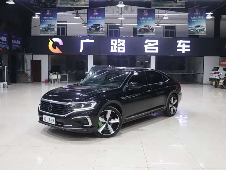 Volkswagen Passat 2023, арт. CN-1861003 — фото 1