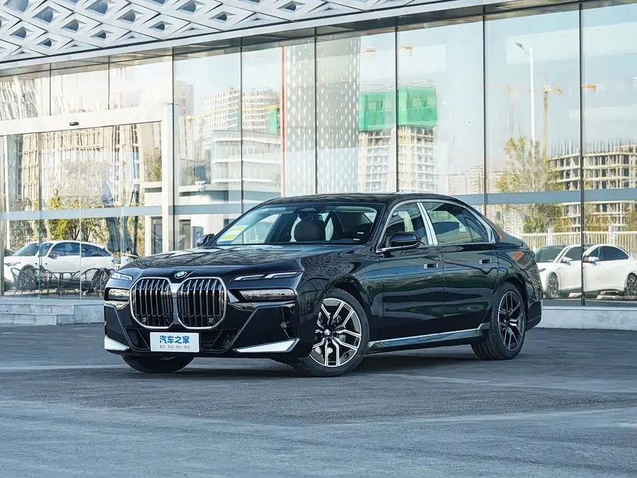 BMW 7 Series 2026, арт. CN-1965702 — фото 1