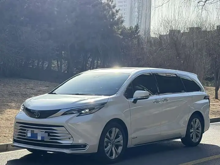 Toyota Sienna 2023, арт. CN-2352365 — фото 1