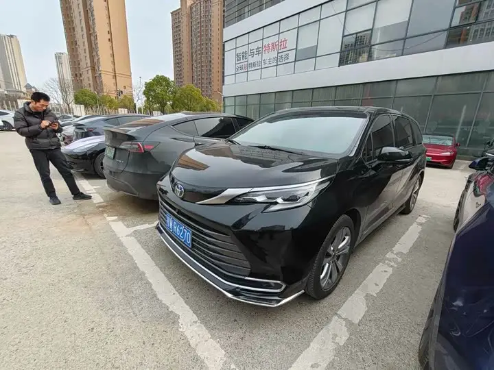 Toyota Sienna 2023, арт. CN-2455233 — фото 1
