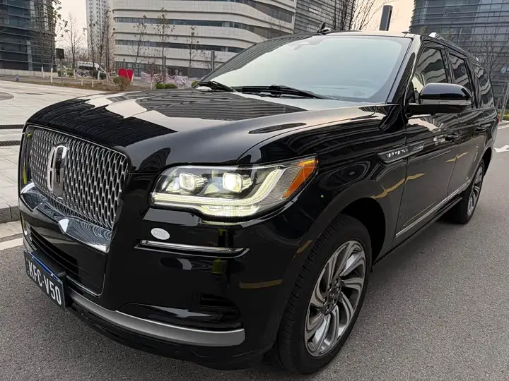 Lincoln Navigator 2022, арт. CN-2496921 — фото 1
