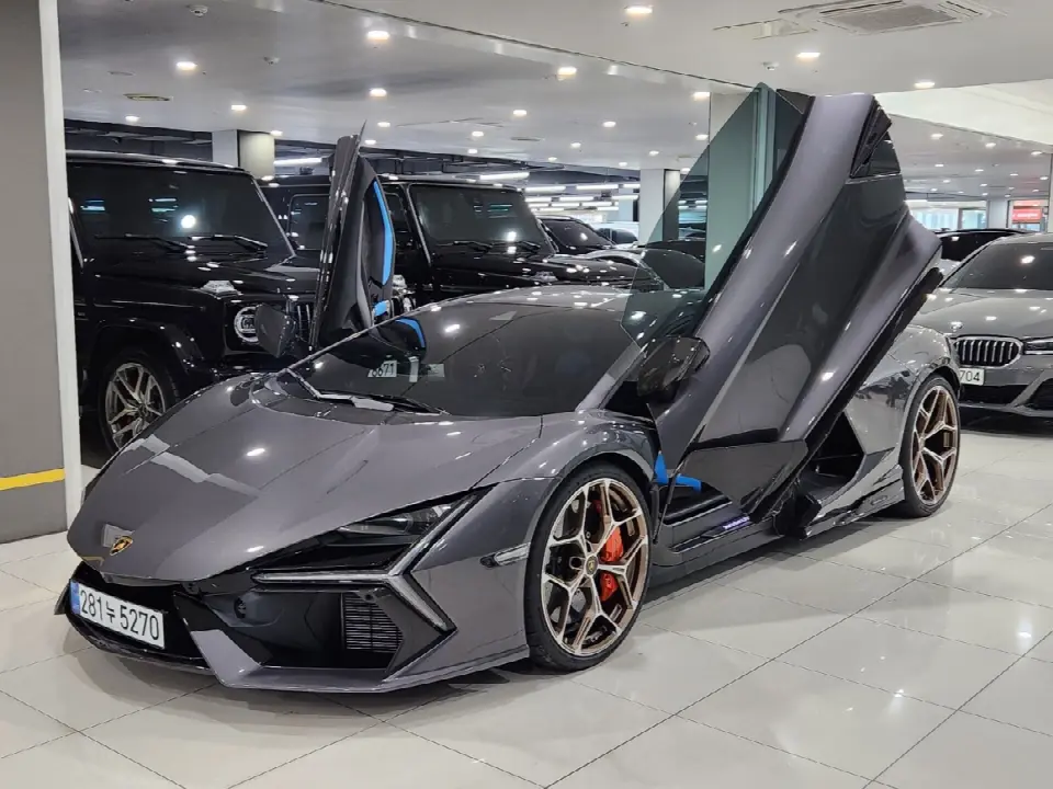 Lamborghini Revuelto 2025, арт. KR-2633253 — фото 1