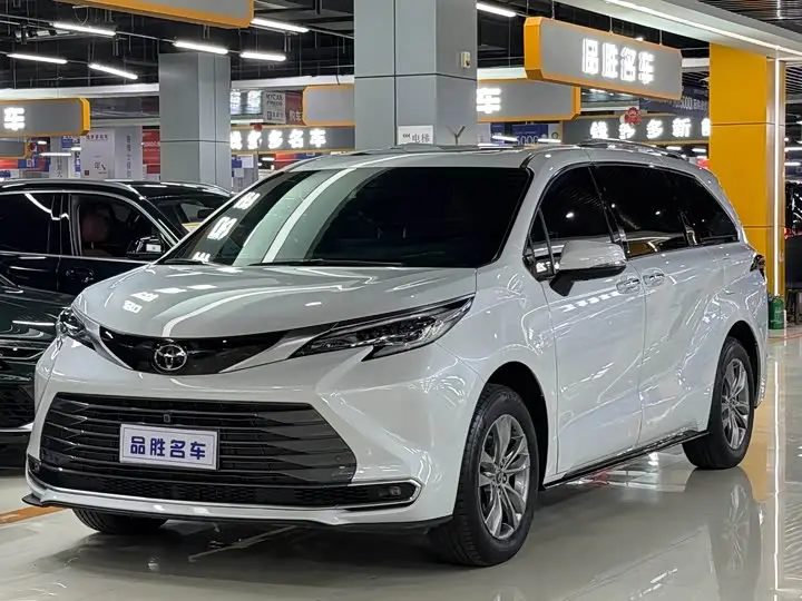 Toyota Sienna 2024, арт. CN-2645975 — фото 1