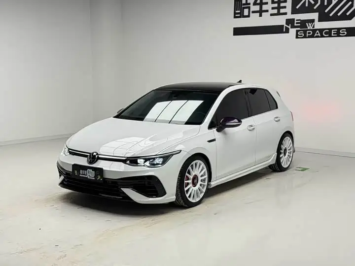 Volkswagen Golf 2023, арт. CN-2670733 — фото 1