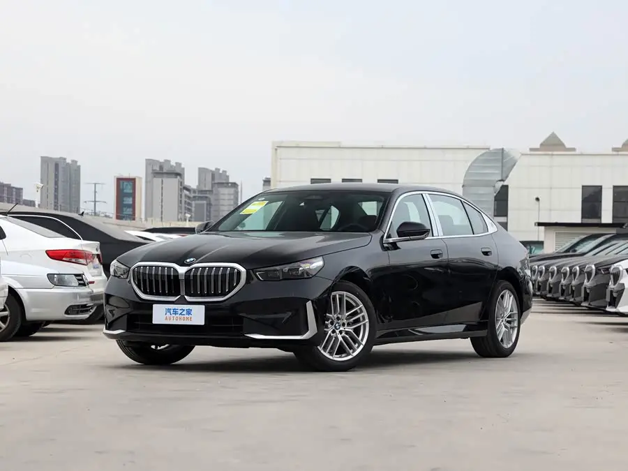 BMW 5 Series 2026, арт. CN-2691039 — фото 1