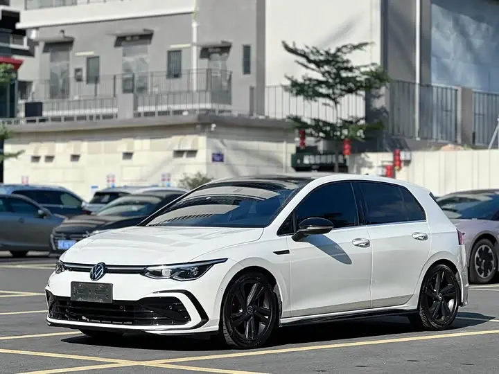 Volkswagen Golf 2023, арт. CN-2774567 — фото 1