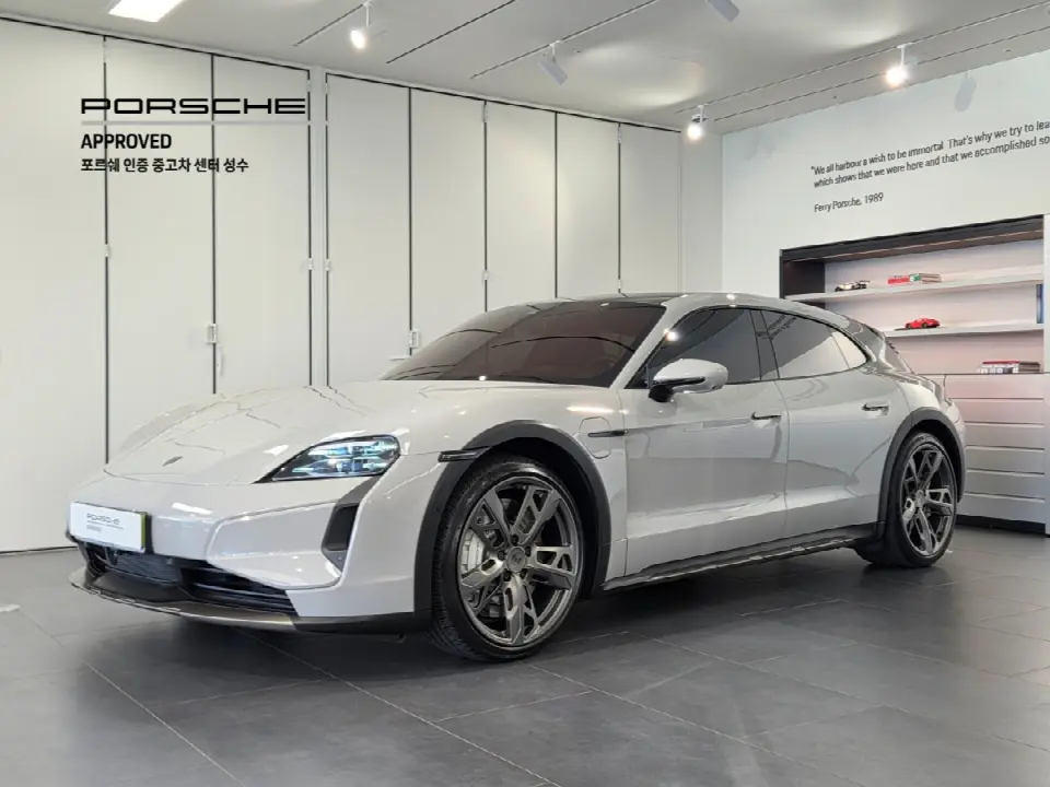Porsche Taycan 2020, арт. KR-2809630 — фото 1