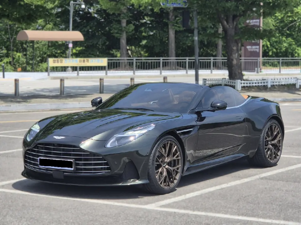 Aston Martin DB12 2023, фото из объявления