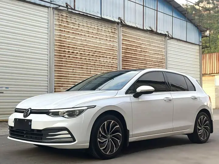 Volkswagen Golf 2023, арт. CN-2861679 — фото 1