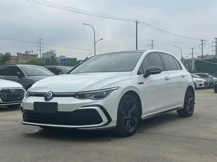 Volkswagen Golf 2023, арт. CN-2889353 — фото 1