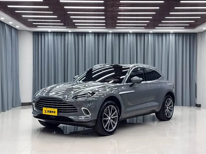 Aston Martin DBX 2023, арт. CN-2949574 — фото 1