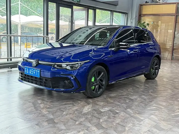 Volkswagen Golf 2023, арт. CN-2991810 — фото 1