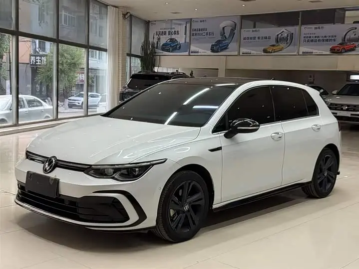 Volkswagen Golf 2023, арт. CN-3029951 — фото 1