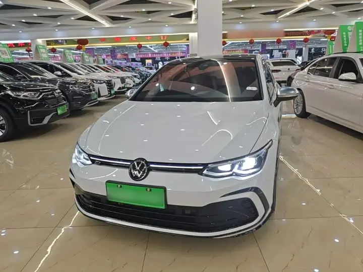 Volkswagen Golf 2023, арт. CN-3125326 — фото 1