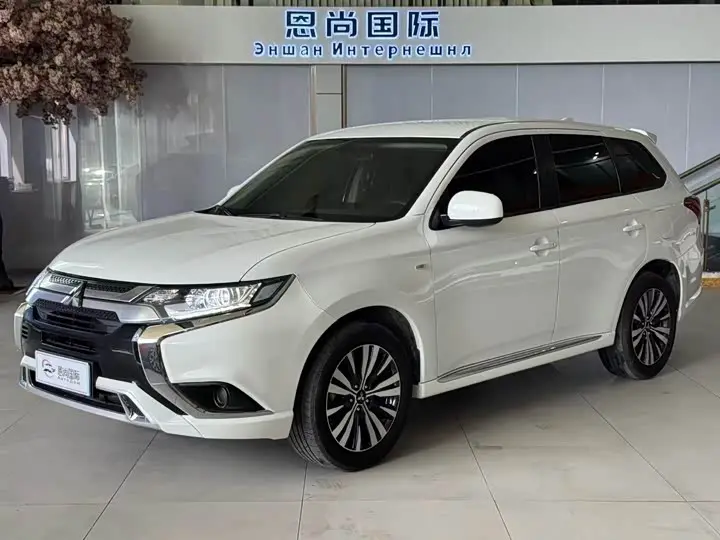 Mitsubishi Outlander 2021, арт. CN-3125892 — фото 1