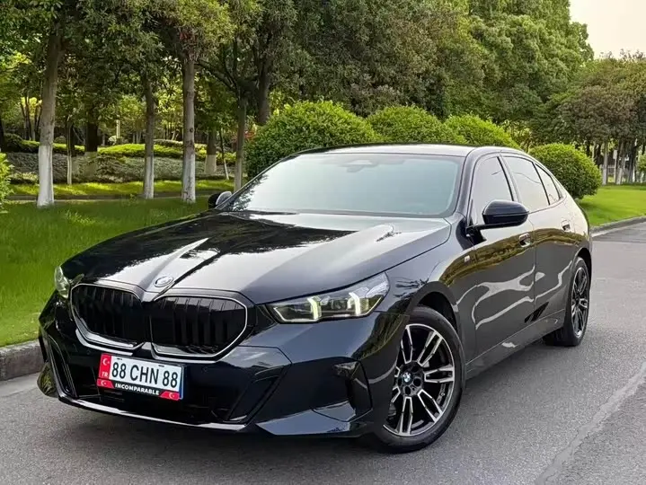 BMW 5 Series 2025, арт. CN-3131113 — фото 1