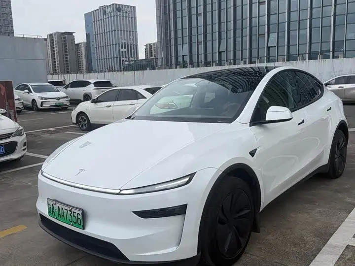 Tesla Model Y 2025, арт. CN-3190747 — фото 1