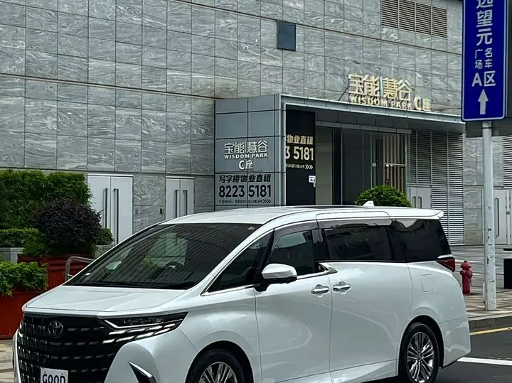 Toyota Alphard 2025, арт. CN-3202547 — фото 1