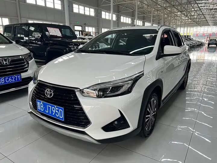 Toyota Yaris L Hatchback 2022, арт. CN-3215877 — фото 1