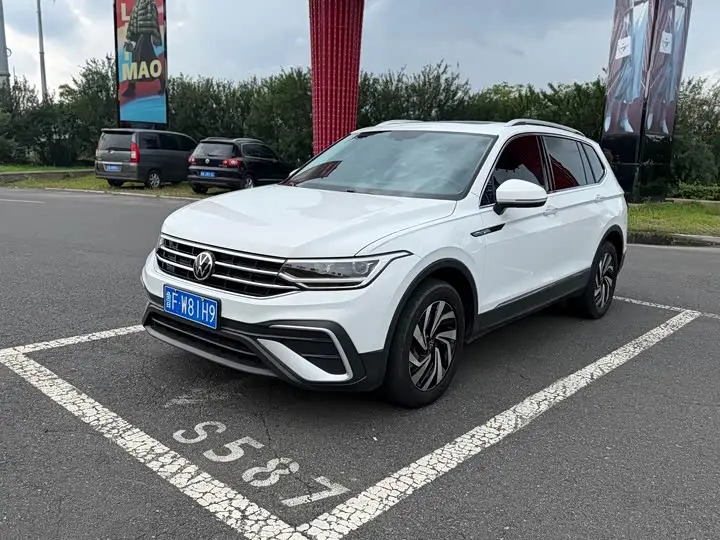 Volkswagen Tiguan L Pro 2023, арт. CN-3219348 — фото 1