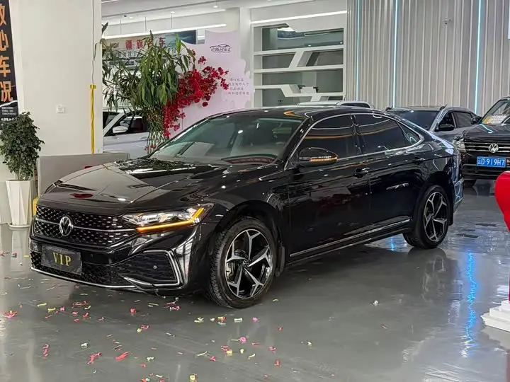 Volkswagen Passat 2023, арт. CN-3230292 — фото 1