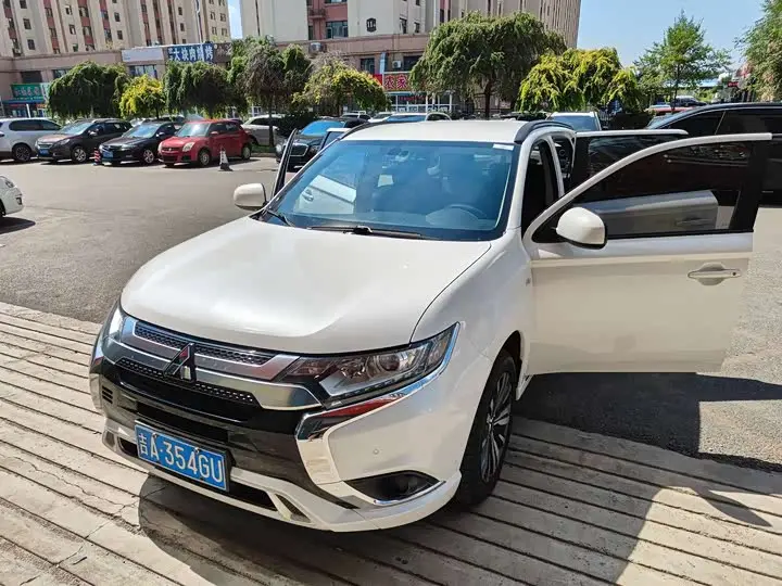 Mitsubishi Outlander 2021, арт. CN-3282425 — фото 1