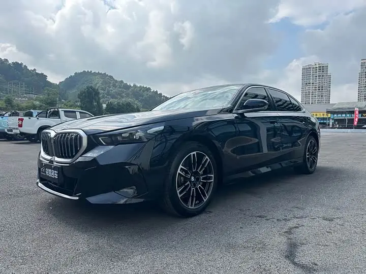 BMW 5 Series 2026, арт. CN-3297461 — фото 1