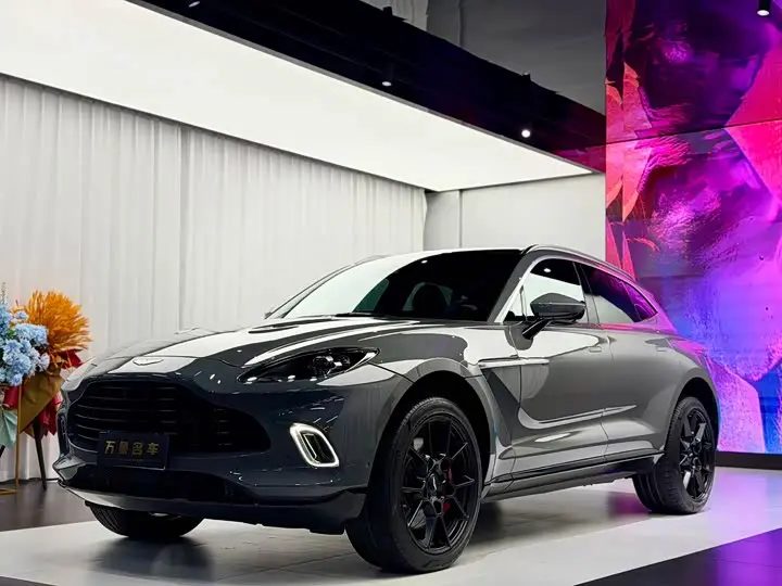 Aston Martin DBX 2022, арт. CN-3307992 — фото 1