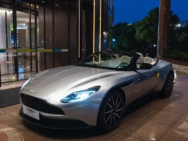 Aston Martin DB11 2023, арт. CN-3377607 — фото 1