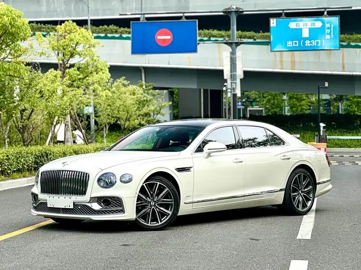 Bentley Flying Spur Hybrid 2022, арт. CN-3378574 — фото 1