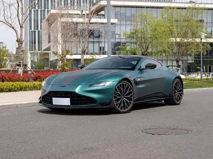Aston Martin V8 Vantage 2022, арт. CN-3379816 — фото 1