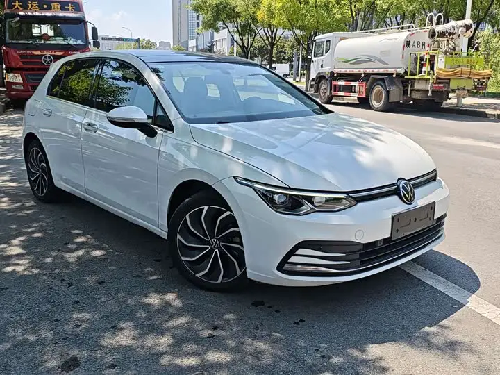 Volkswagen Golf 2024, арт. CN-3424988 — фото 1