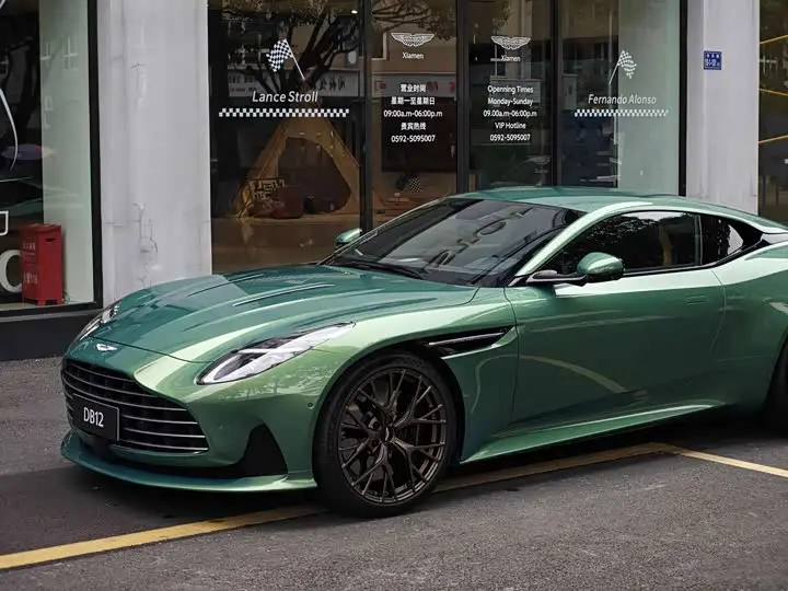 Aston Martin DB12 2025, арт. CN-3426847 — фото 1