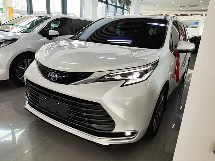 Toyota Sienna 2023, арт. CN-3445704 — фото 1