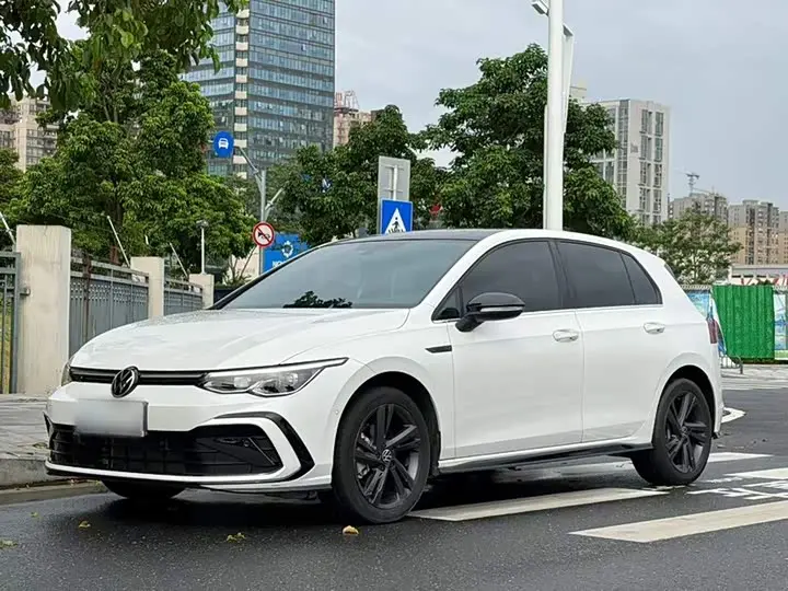 Volkswagen Golf 2023, арт. CN-3447215 — фото 1