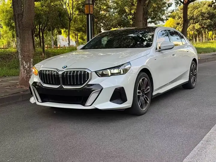 BMW 5 Series 2025, арт. CN-3450146 — фото 1