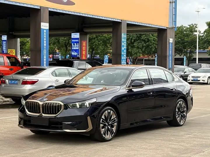 BMW 5 Series 2025, арт. CN-3450228 — фото 1
