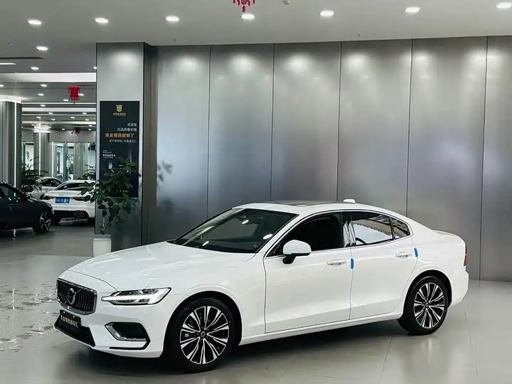 Volvo S60 2023, арт. CN-3454975 — фото 1
