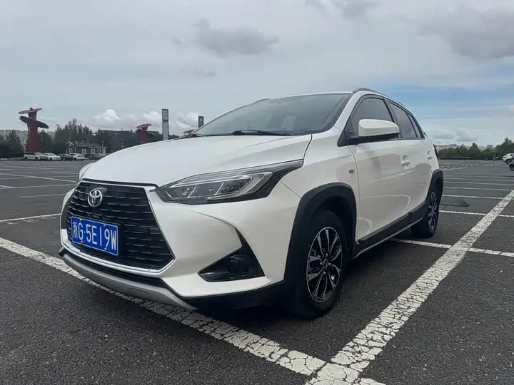 Toyota Yaris L Hatchback 2022, арт. CN-3494335 — фото 1