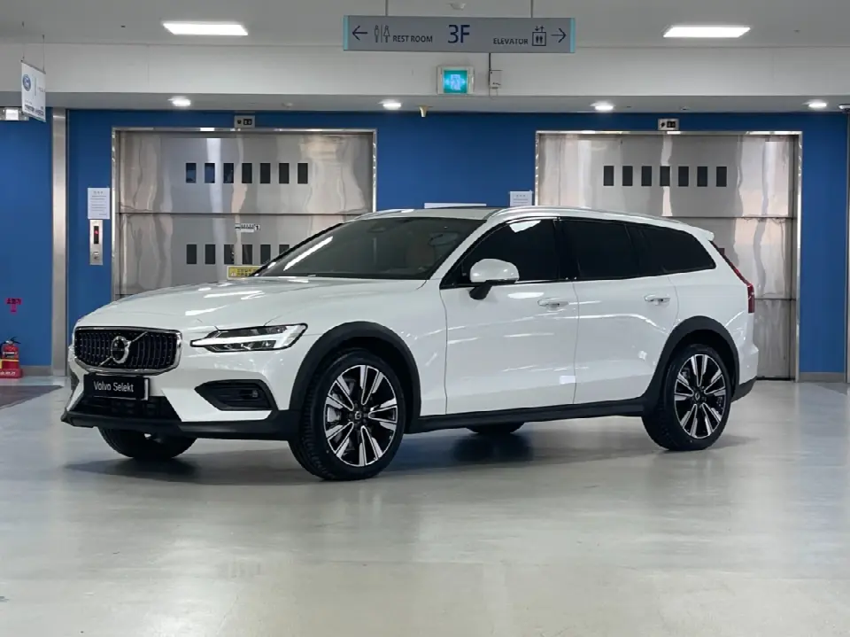Volvo V60 2019, арт. KR-3523343 — фото 1