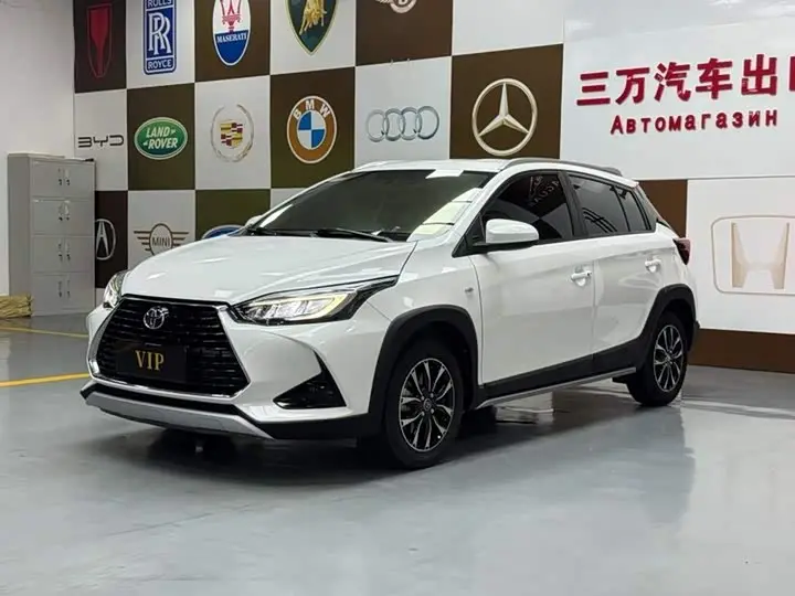 Toyota Yaris L Hatchback 2022, арт. CN-3550140 — фото 1