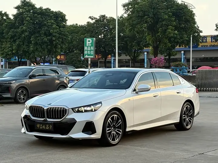 BMW 5 Series 2025, арт. CN-3553719 — фото 1